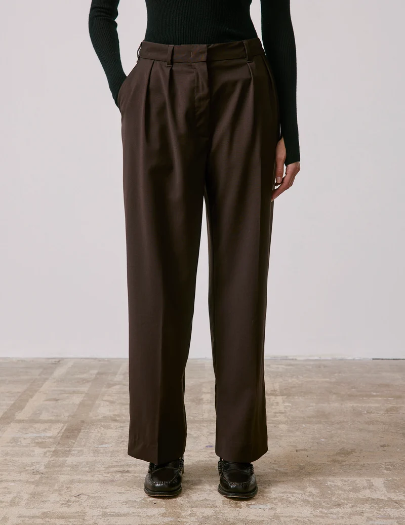 Pantalon de tailleur Lyzie en laine vierge marron