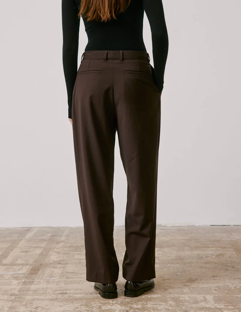 Pantalon de tailleur Lyzie en laine vierge marron
