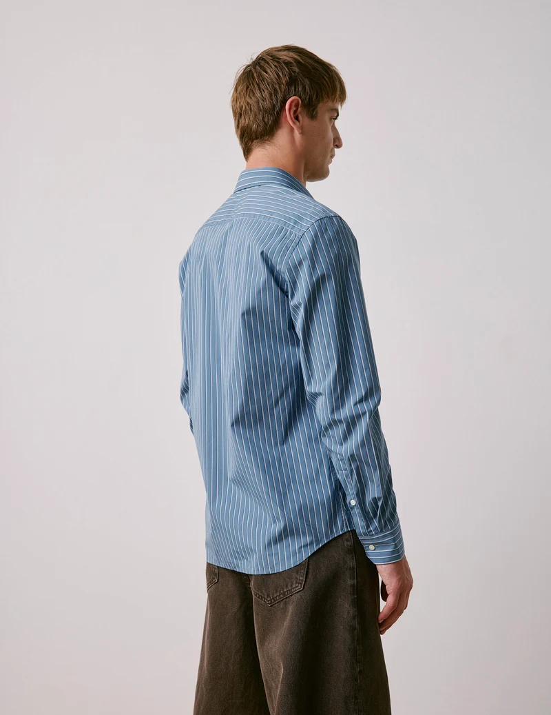 Chemise semi-ajustée rayée bleue