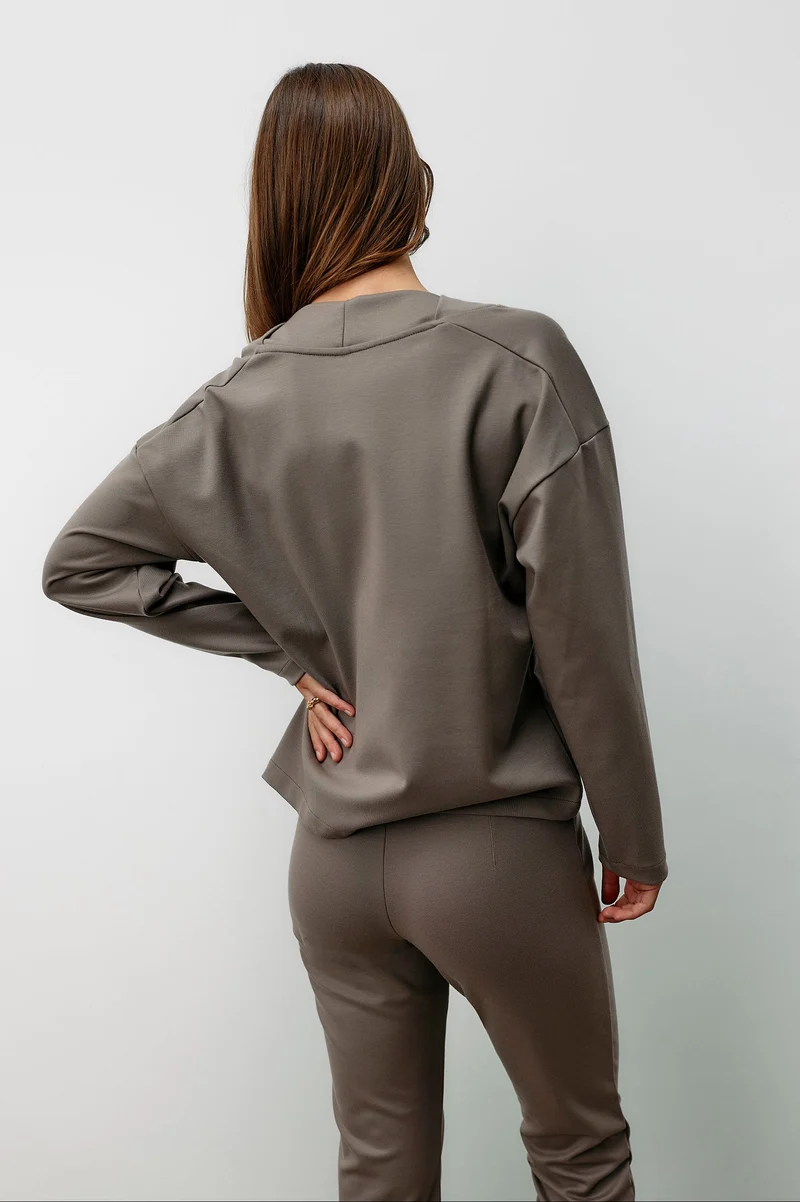Graubraune Hose Transformation aus Tencel von Moya Kala