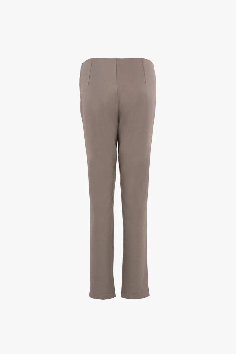 Graubraune Hose Transformation aus Tencel von Moya Kala