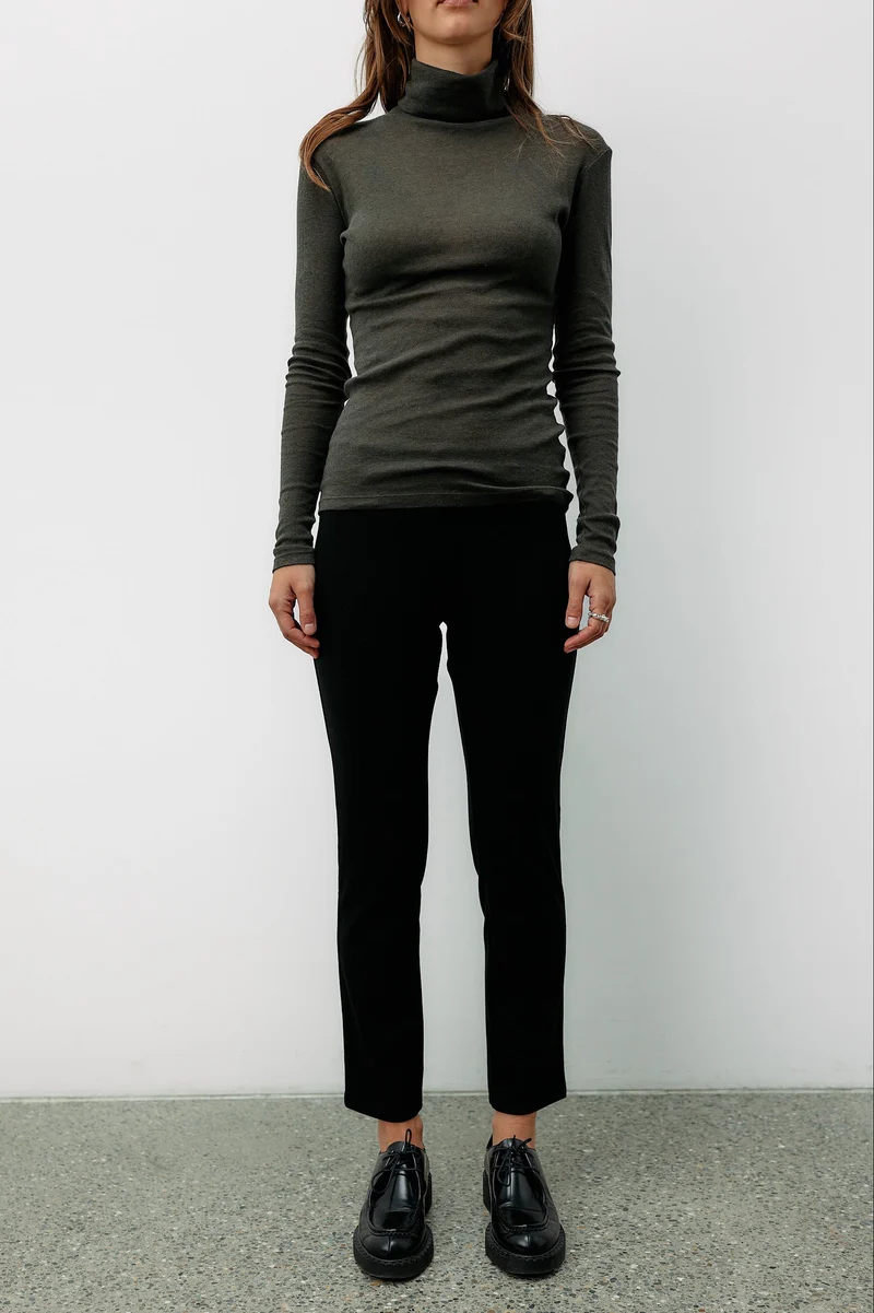Schwarze Hose Transformation aus Tencel von Moya Kala
