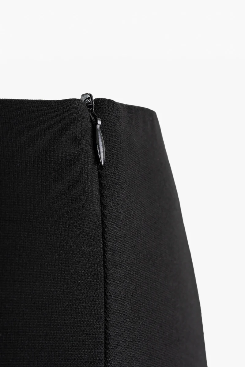 Schwarze Hose Transformation aus Tencel von Moya Kala
