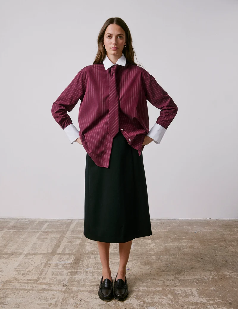 Chemise Naéline avec cravate amovible rayée bordeaux