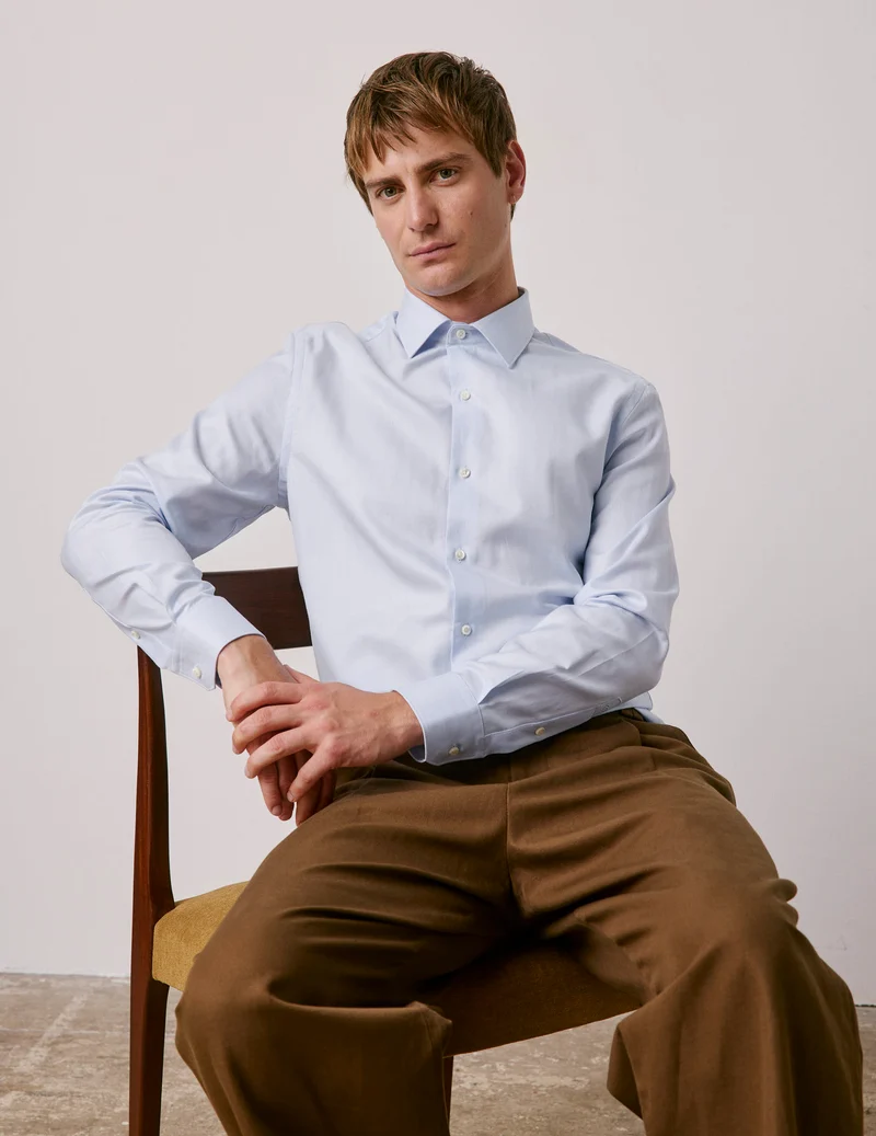Chemise ajustée bleu clair
