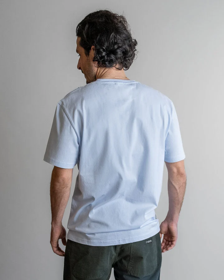 Hellblaues T-Shirt TreeShirt Pocket Mono aus 100% recycelter Baumwolle von Nikin