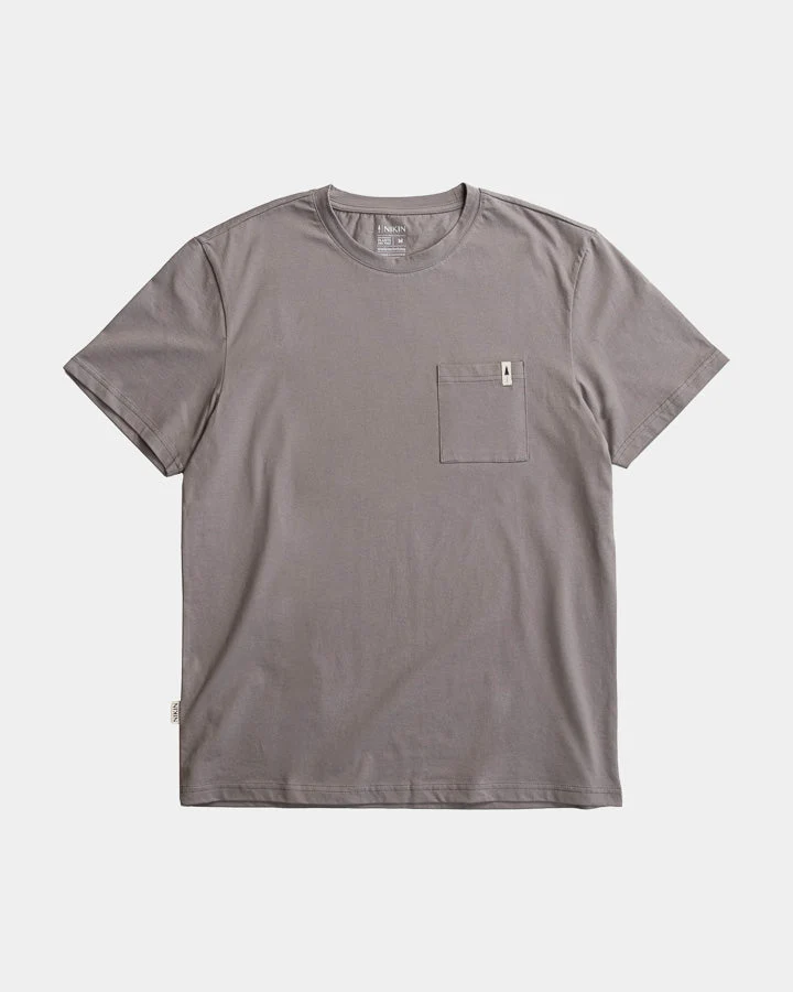 Graues T-Shirt TreeShirt Pocket Mono aus 100% recycelter Baumwolle von Nikin /TreeShirt Pocket Mono Ash Taupe