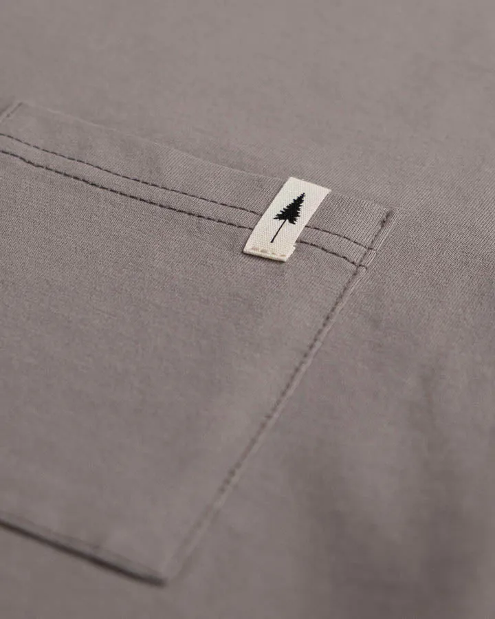 Graues T-Shirt TreeShirt Pocket Mono aus 100% recycelter Baumwolle von Nikin /TreeShirt Pocket Mono Ash Taupe