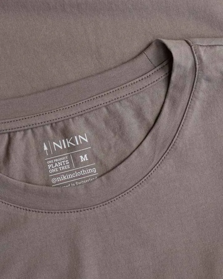 Graues T-Shirt TreeShirt Pocket Mono aus 100% recycelter Baumwolle von Nikin /TreeShirt Pocket Mono Ash Taupe