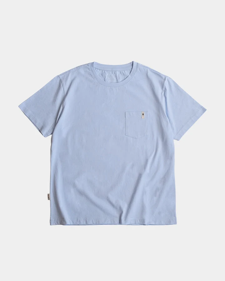 Hellblaues T-Shirt TreeShirt Pocket Mono Relaxed aus 100% recycelter Baumwolle von Nikin