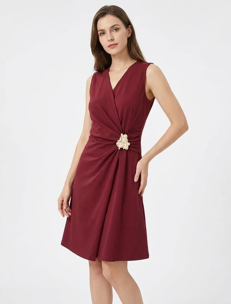 Ärmelloses Kleid mit Blumenschmuck - Bordeaux