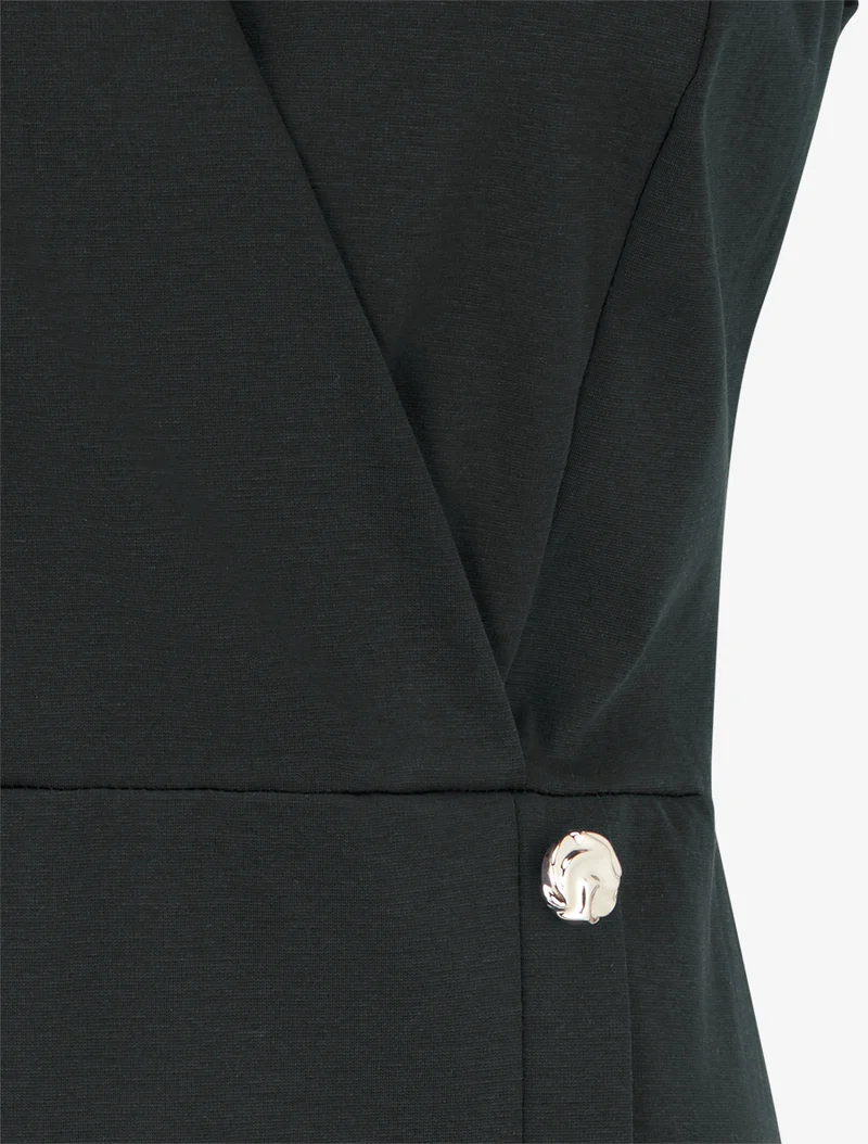 Ärmelloses Wickelkleid mit dekorativen Knöpfen - Schwarz
