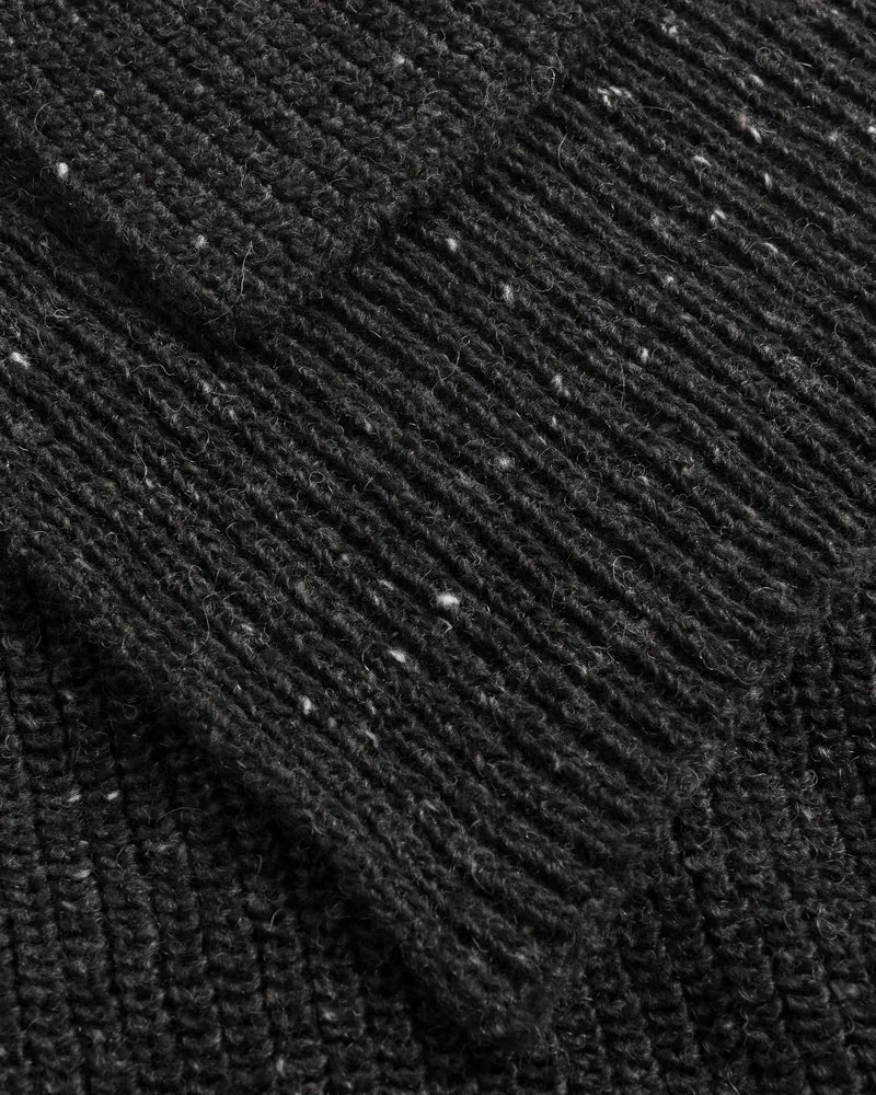 Schwarzer Schal gestrickt aus Merinowolle von Rotholz