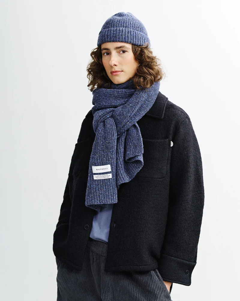 Blauer Schal gestrickt aus Merinowolle von Rotholz