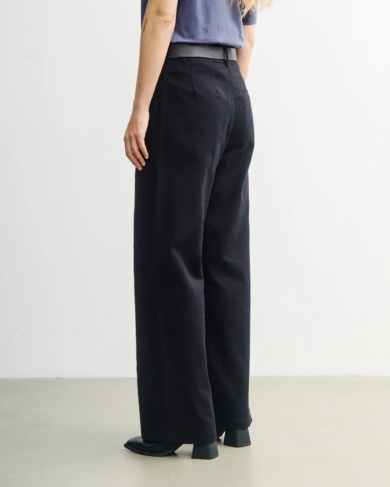 Schwarze Flanellhose High-Waist aus 100% Bio-Baumwolle von Rotholz