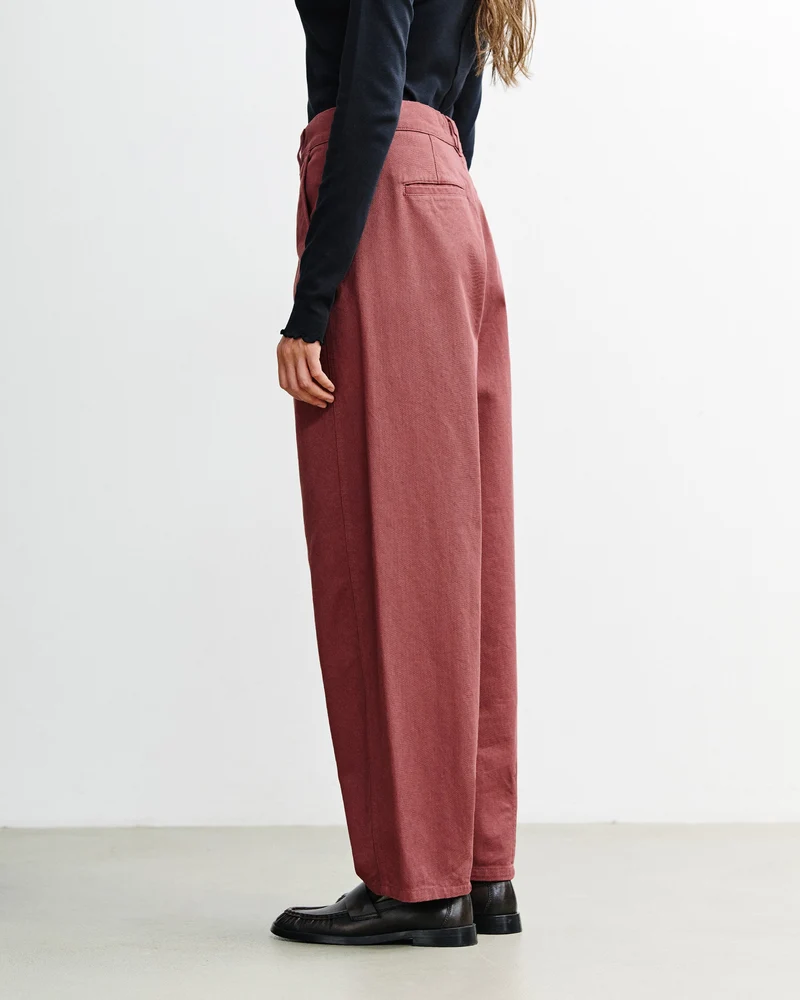 Rote Hose Barrel-Leg aus 100% Bio-Baumwolle von Rotholz