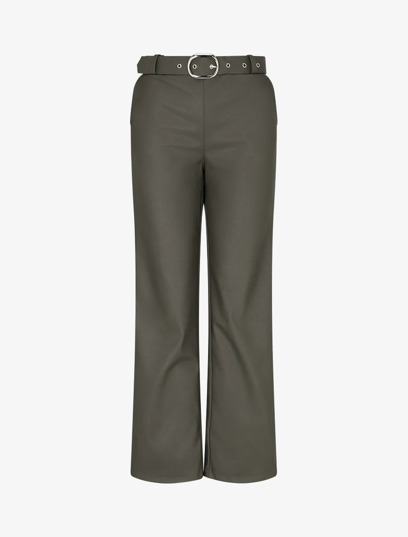Gerade geschnittene Hose aus Kunstleder. - Kaki