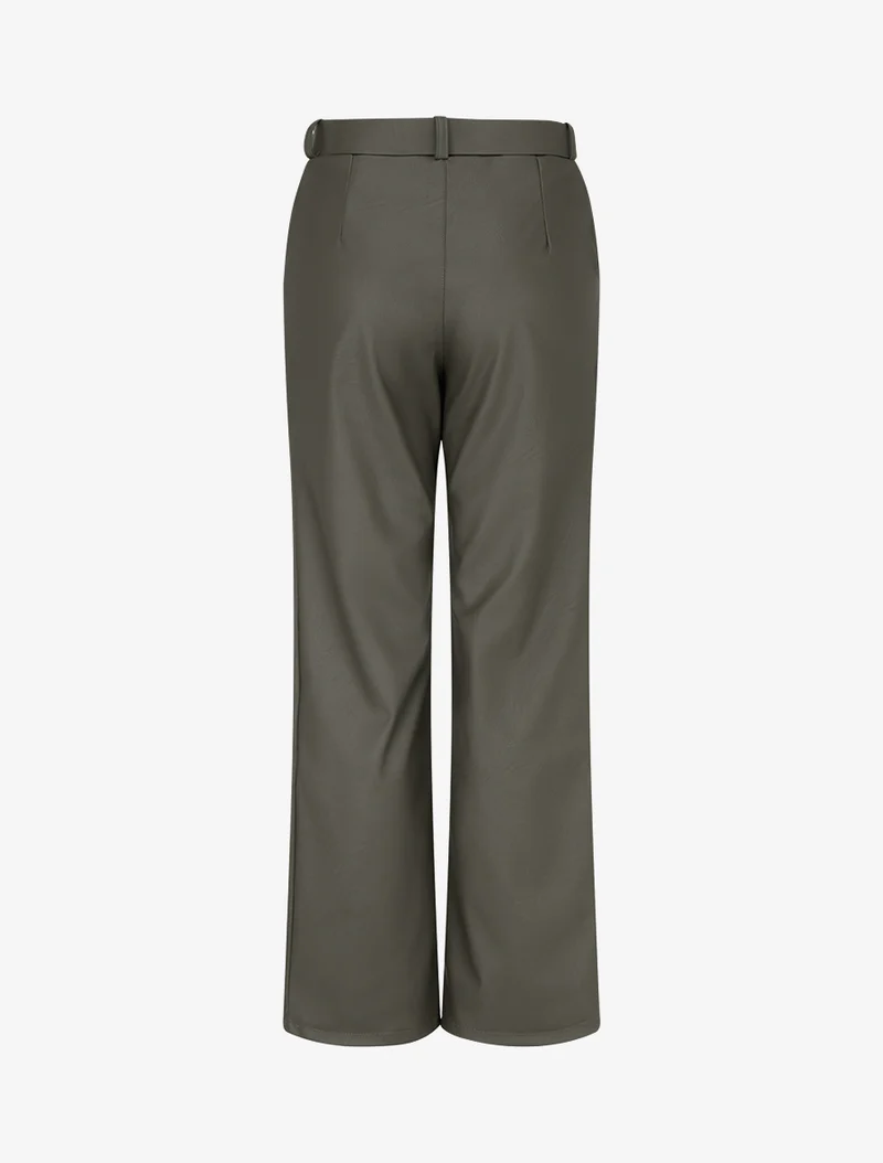 Gerade geschnittene Hose aus Kunstleder. - Kaki