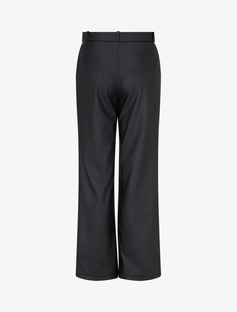 Gerade geschnittene Hose aus Kunstleder. - Schwarz