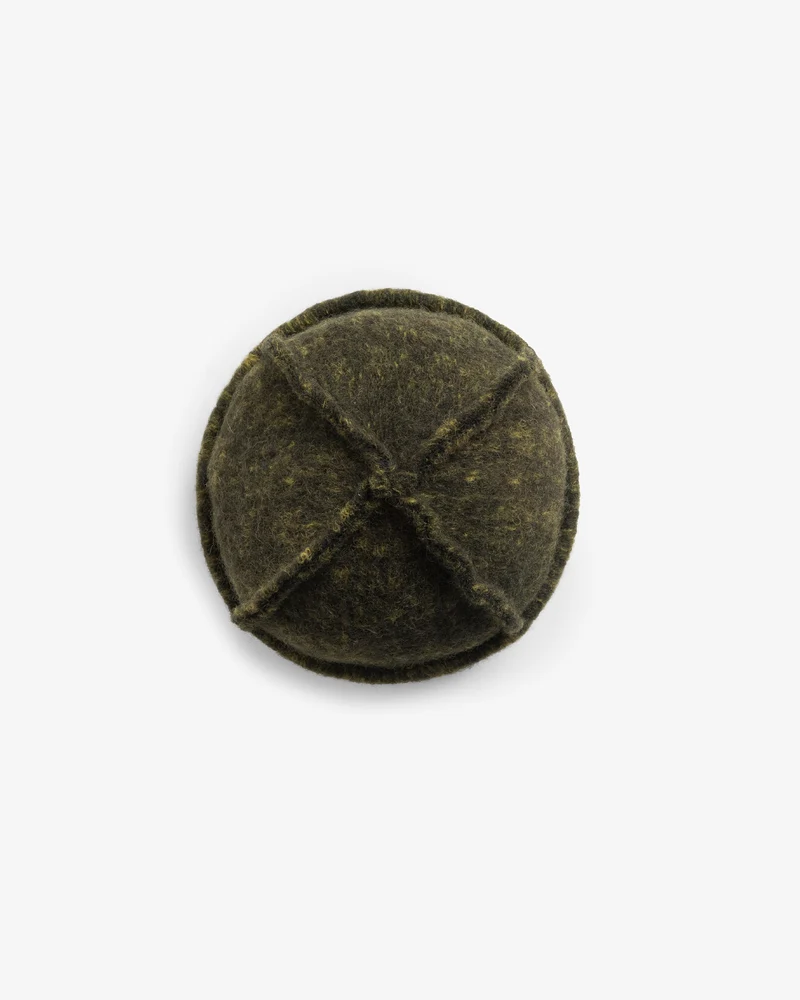 Grüne Melange Toque-Mütze aus Bio-Wolle von Rotholz