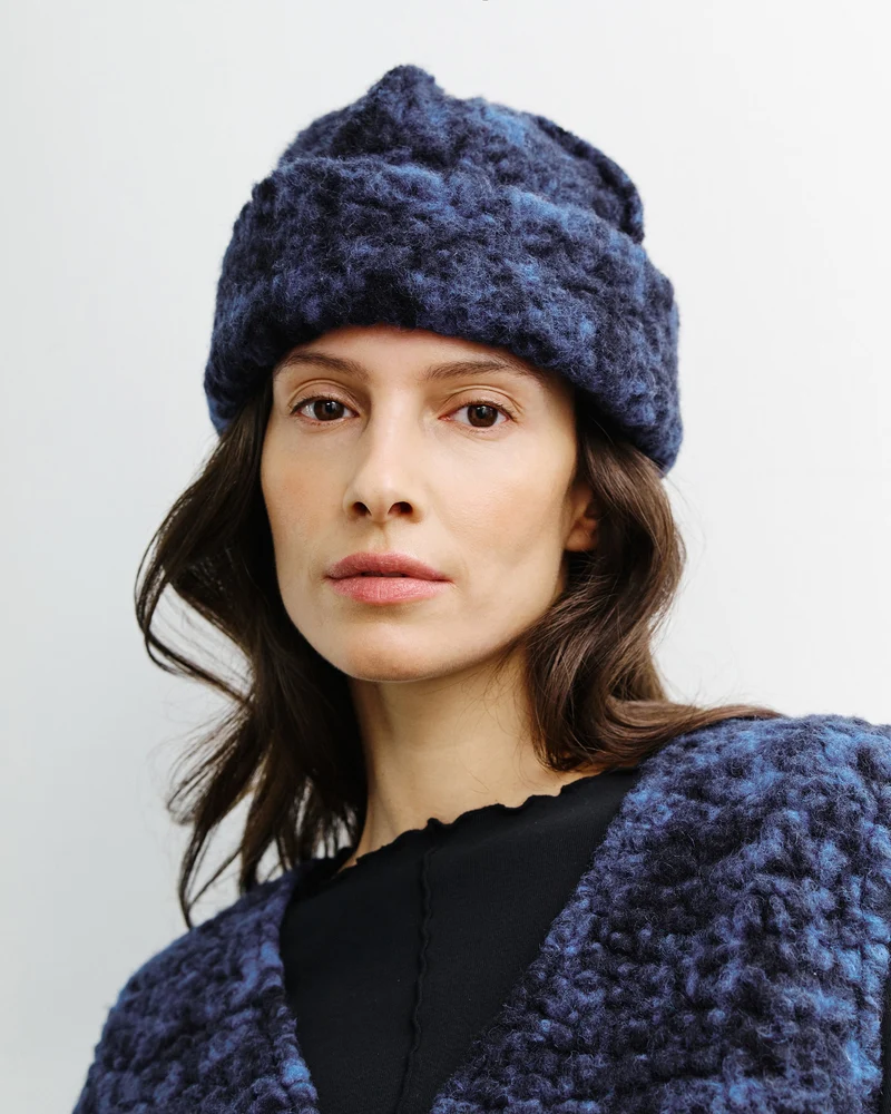 Blaue Sherpa Toque-Mütze aus Bio-Wolle von Rotholz
