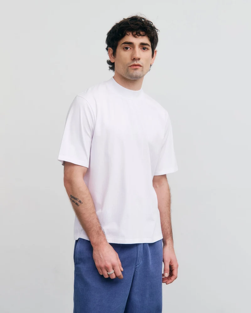 Weisses T-Shirt mit breitem Kragen aus 100% Bio-Baumwolle von Rotholz