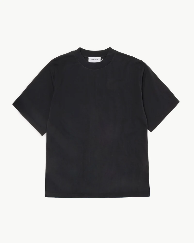 Schwarzes T-Shirt mit breitem Kragen aus 100% Bio-Baumwolle von Rotholz