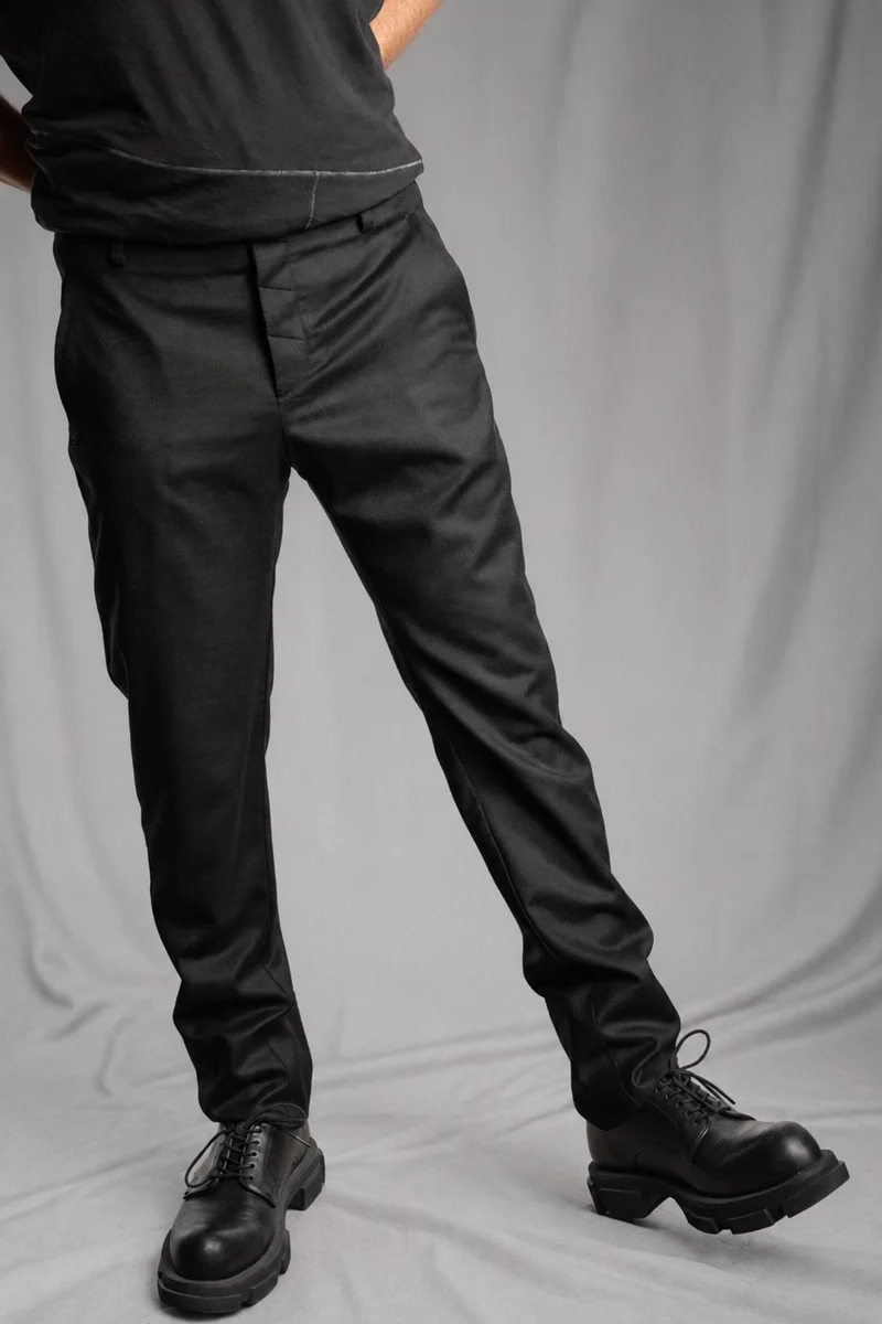 eigensinnig wien | Gropius | Elegante schwarze Anzugshose für Herren in Regular Fit aus hochwertiger Woll-Flanell