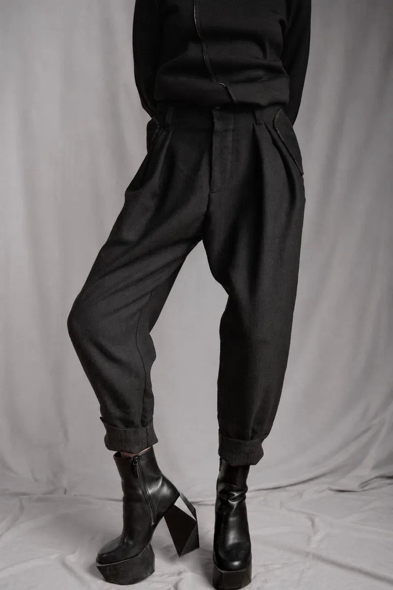 eigensinnig wien | Egon | Schwarze Designer-Wollhose mit Bundfalten und Tapered Fit