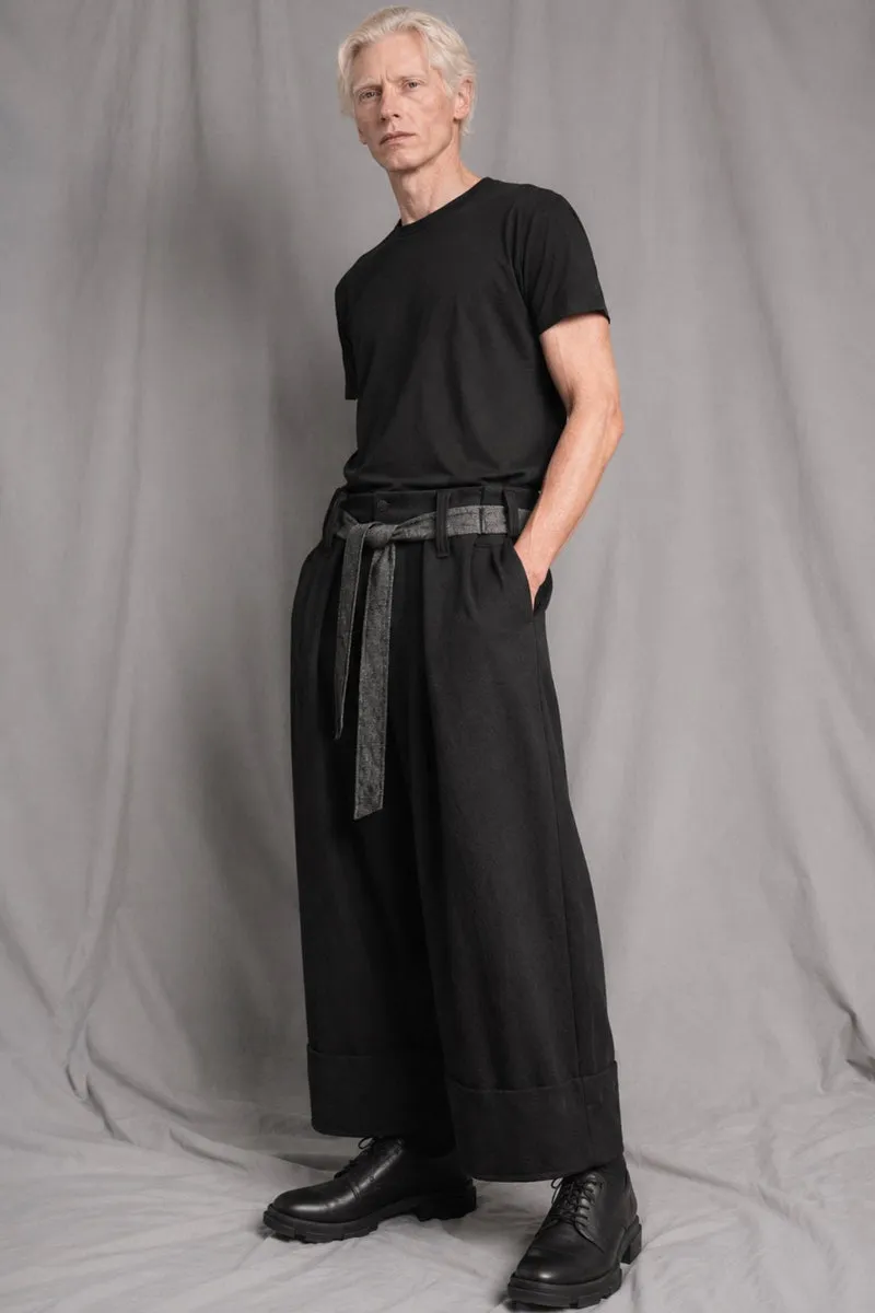eigensinnig wien | Zephyr | Unkonventionelle schwarze Hakama-Hose aus Wolle