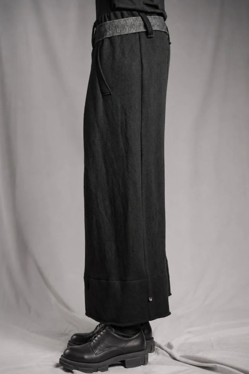 eigensinnig wien | Zephyr | Unkonventionelle schwarze Hakama-Hose aus Wolle