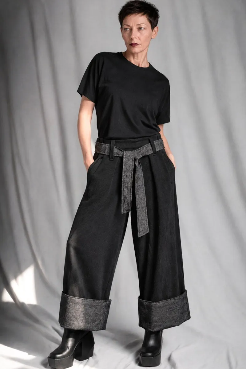 eigensinnig wien | Zephyr | Unkonventionelle schwarze Hakama-Hose aus Wolle