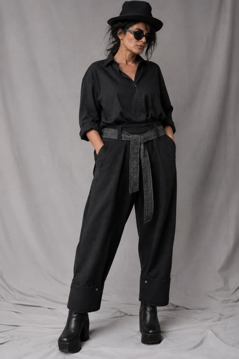 eigensinnig wien | Zephyr | Unkonventionelle schwarze Hakama-Hose aus Wolle
