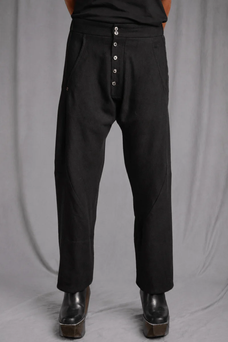eigensinnig wien | Rotwelsch | Unkonventionelle schwarze Knickerbockerhose aus italienischer Luxuswolle
