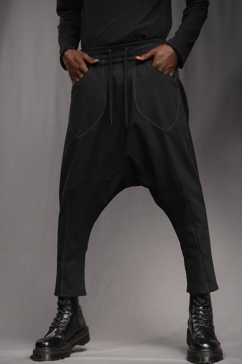 eigensinnig wien | Krummholz | Avantgardistische Drop-Crotch Hose aus schwarzer Baumwolle