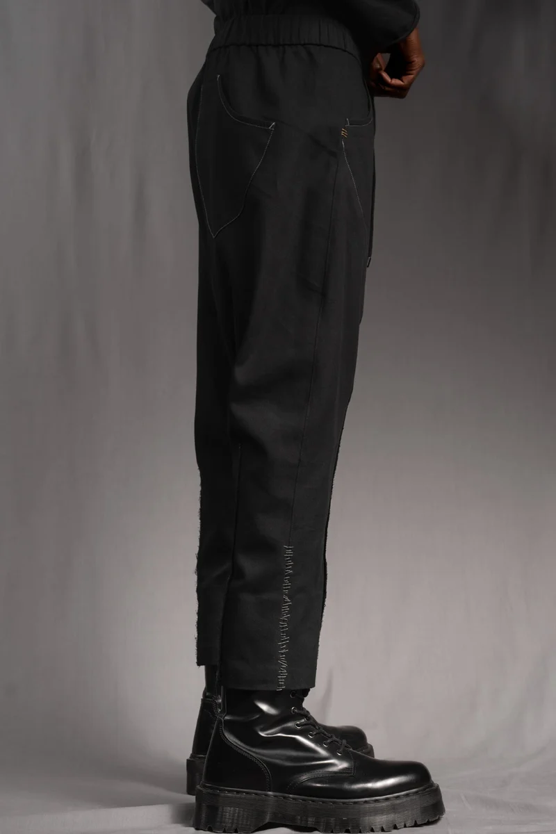 eigensinnig wien | Krummholz | Avantgardistische Drop-Crotch Hose aus schwarzer Baumwolle