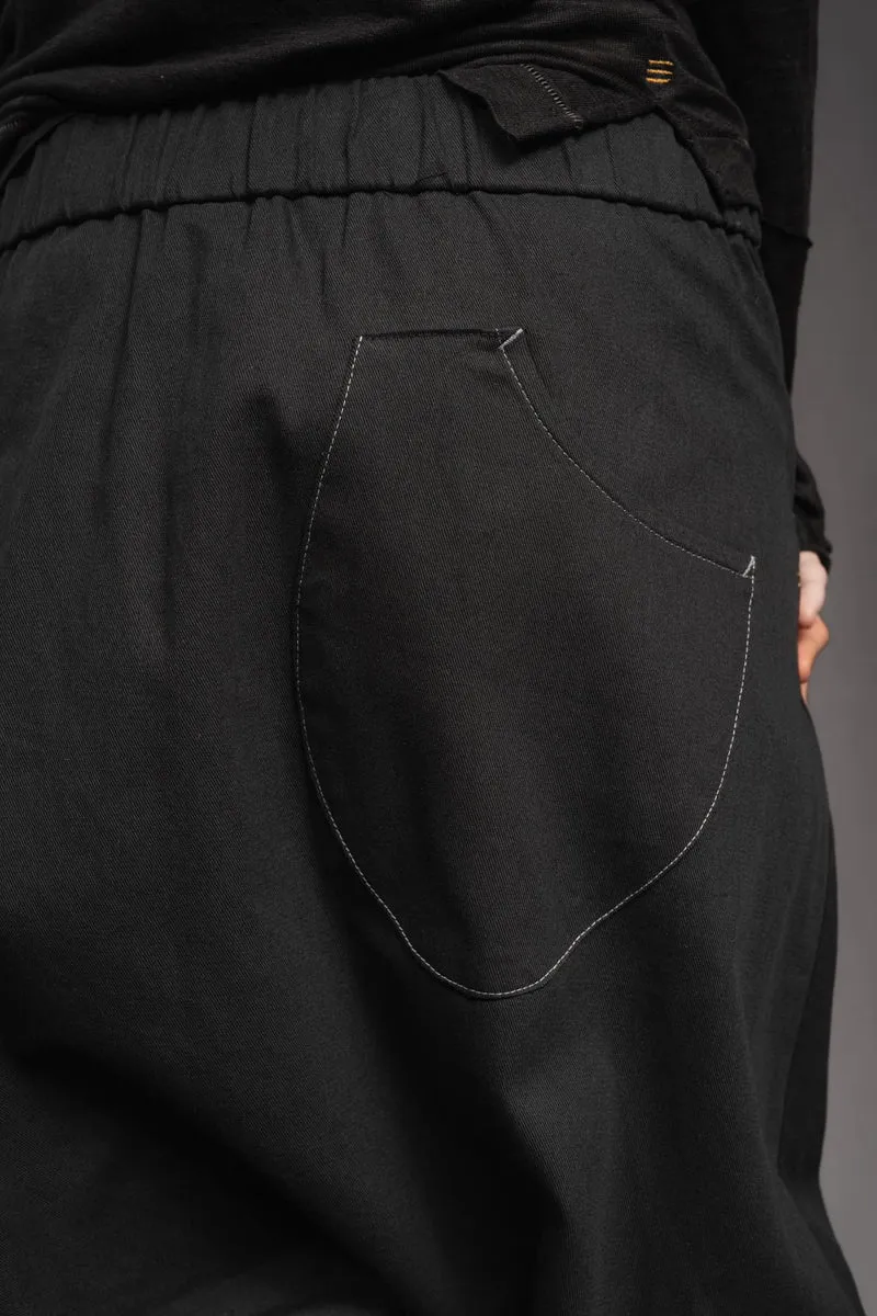 eigensinnig wien | Krummholz | Avantgardistische Drop-Crotch Hose aus schwarzer Baumwolle