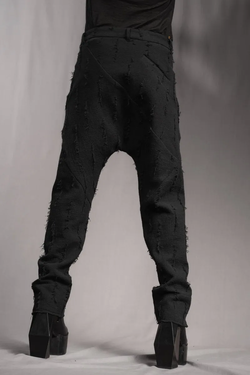 eigensinnig wien | Allegro | Sartoriale Hose mit tiefem Schritt aus Baumwolle mit roher Textur