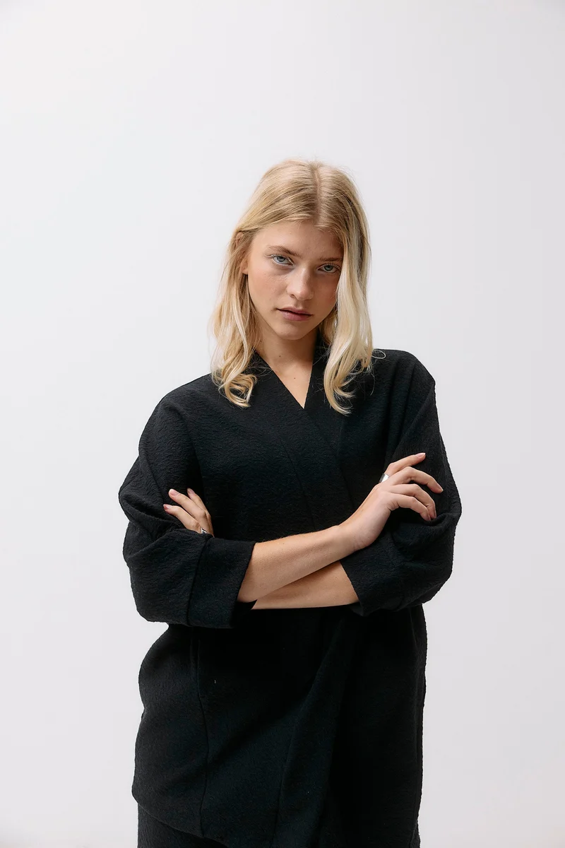 Botanic Jacket - black intense aus Bio Baumwolle mit Brennessel-Anteil von Moya Kala