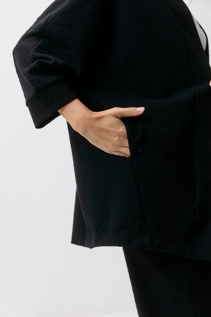 Botanic Jacket - black intense aus Bio Baumwolle mit Brennessel-Anteil von Moya Kala