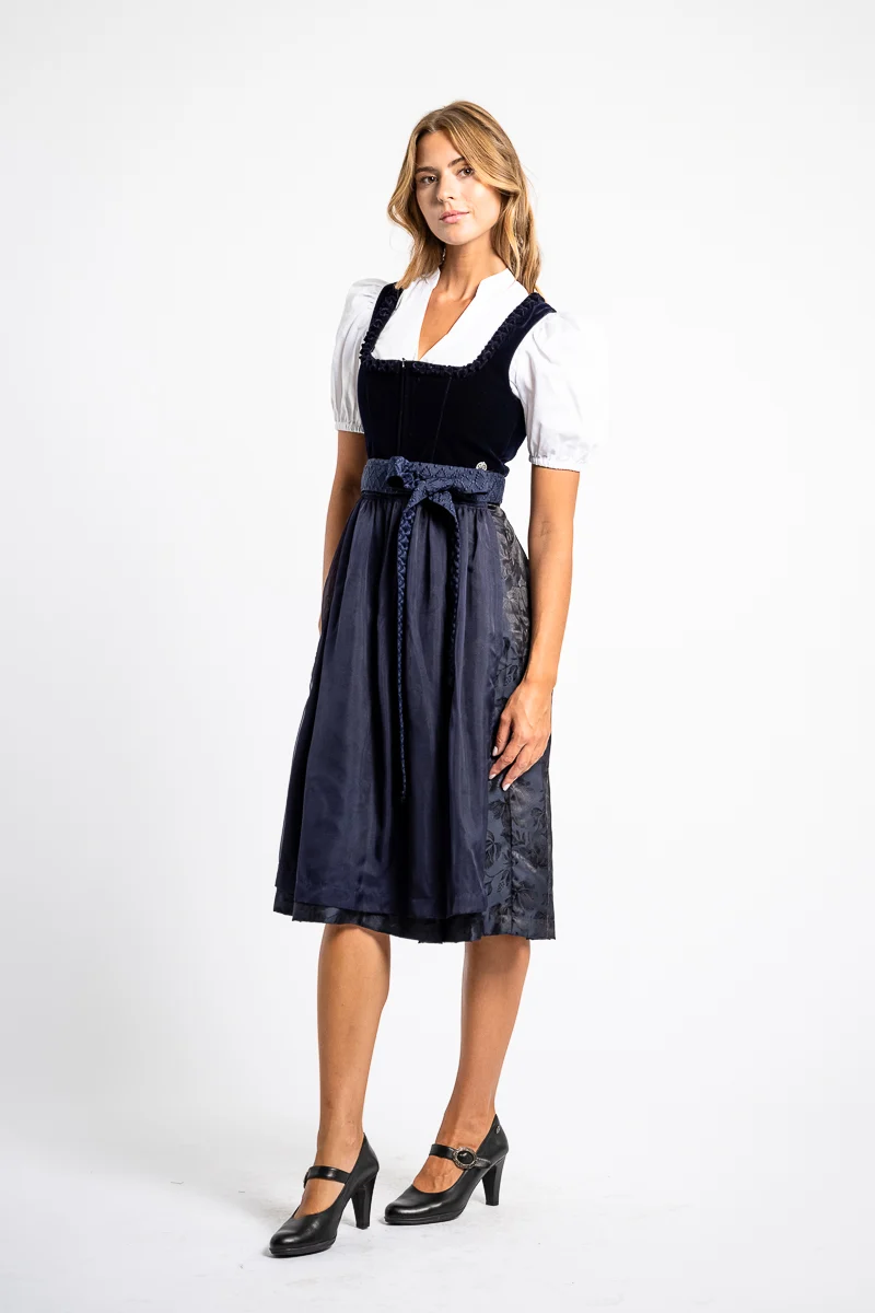 Marjo Samtdirndl Rabenstein midnight