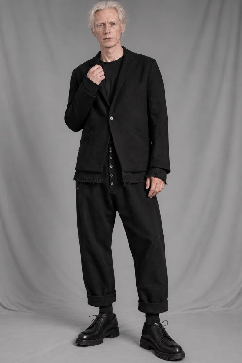 eigensinnig wien | RotVin | Designer-Zweiteiler mit Knickerbockerhose aus italienischer Schurwolle