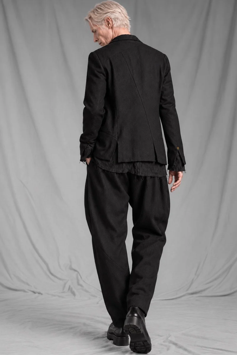 eigensinnig wien | RotVin | Designer-Zweiteiler mit Knickerbockerhose aus italienischer Schurwolle