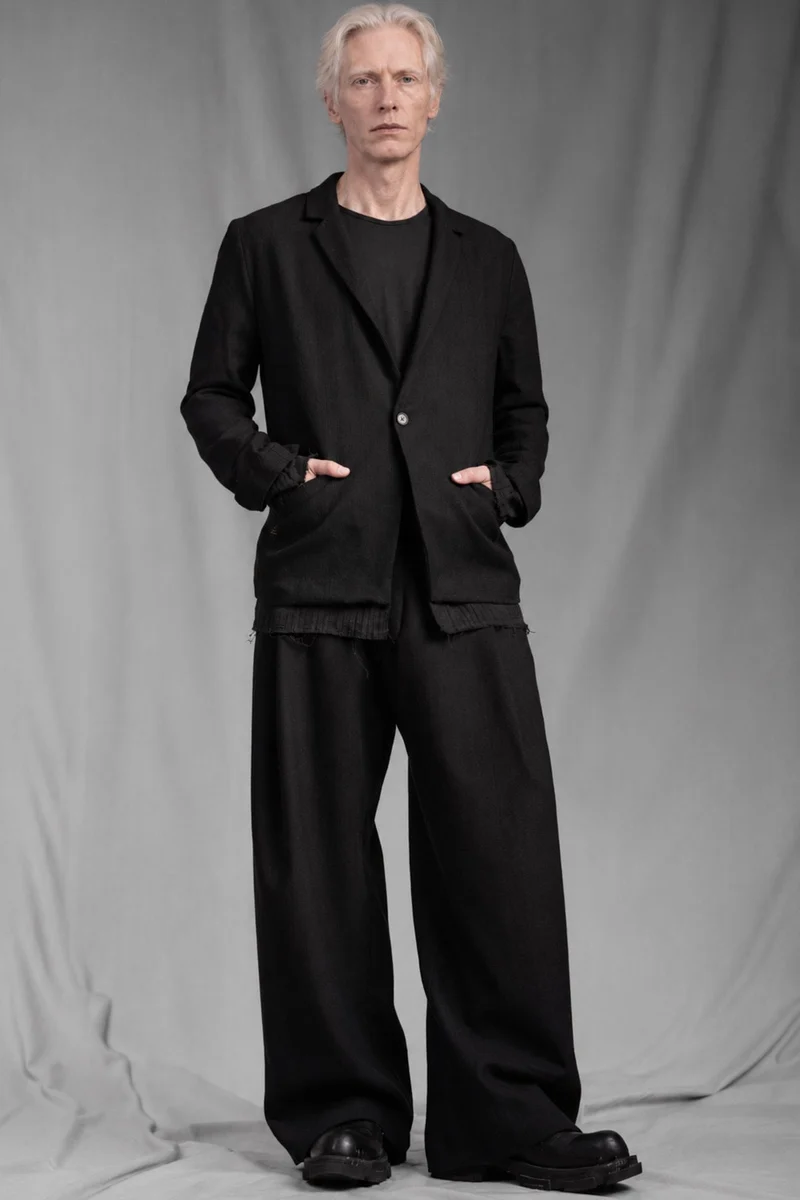 eigensinnig wien | BanVin | Schwarzer Designer Baggy Anzug für Herren aus italienischer Luxuswolle