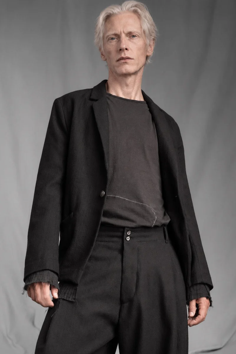 eigensinnig wien | BanVin | Schwarzer Designer Baggy Anzug für Herren aus italienischer Luxuswolle