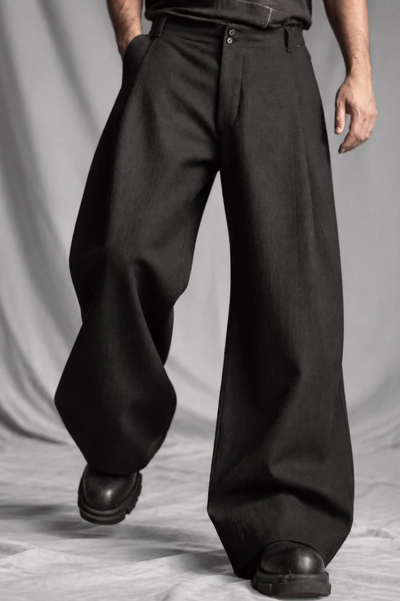 eigensinnig wien | BanVin | Schwarzer Designer Baggy Anzug für Herren aus italienischer Luxuswolle