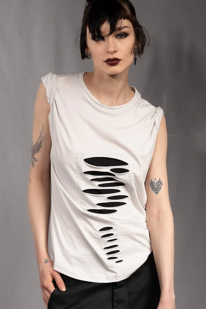 eigensinnig wien | Fontana | Unkonventionelles Baumwoll-T-Shirt mit avantgardistischer Formgebung
