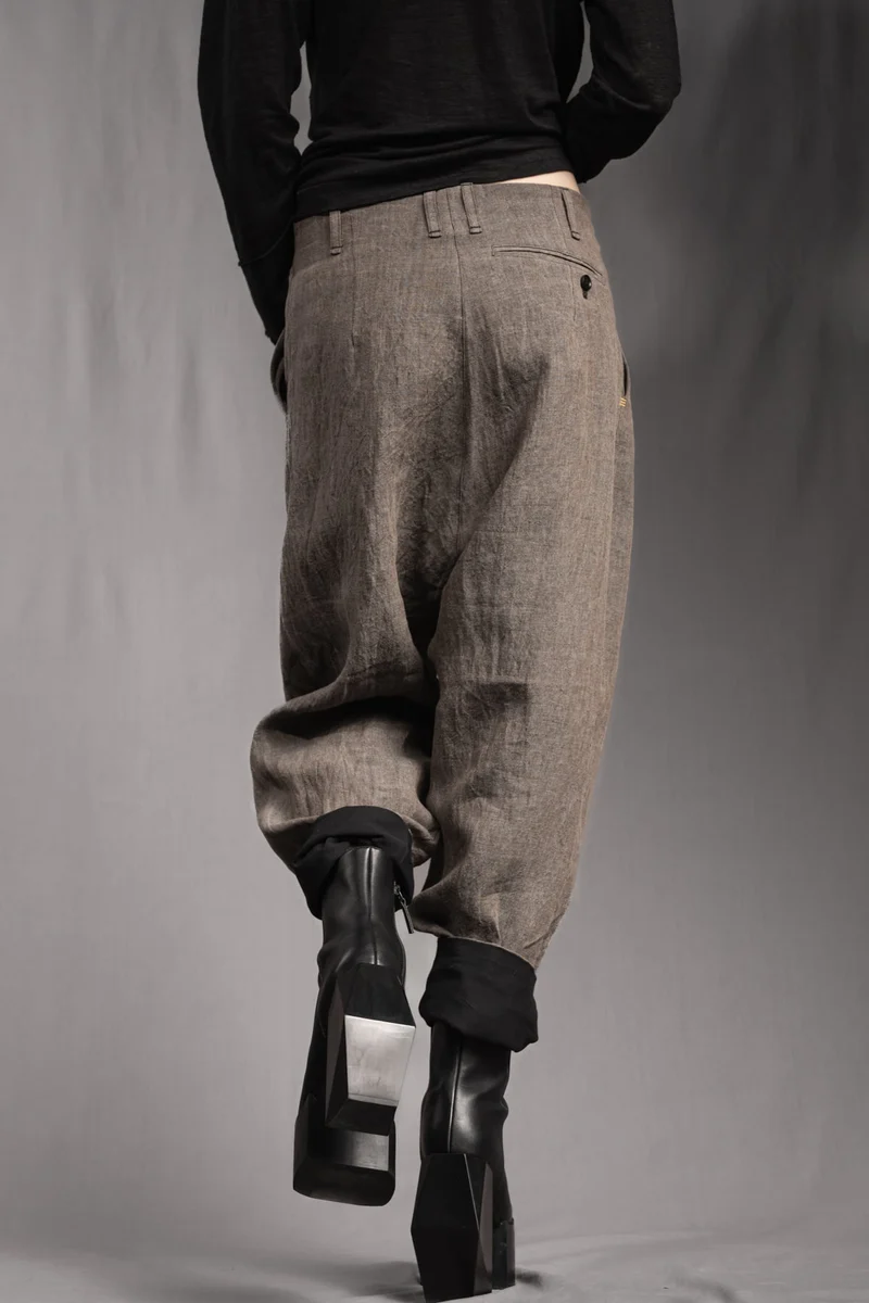 eigensinnig wien | Chiavacci | Weite Designer-Sommerhose mit Bundfalten aus Leinen