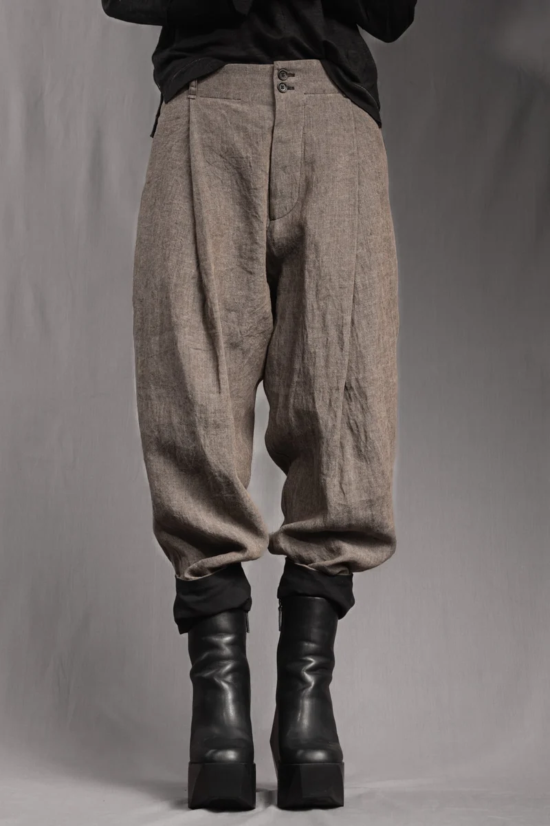 eigensinnig wien | Chiavacci | Weite Designer-Sommerhose mit Bundfalten aus Leinen