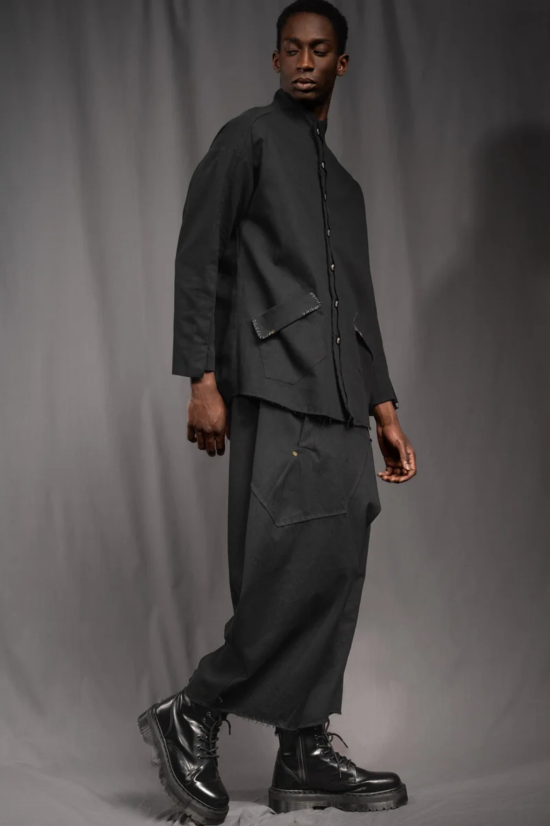 eigensinnig wien | KolTua | Oversize Designeranzug aus leichter Baumwolle in Schwarz